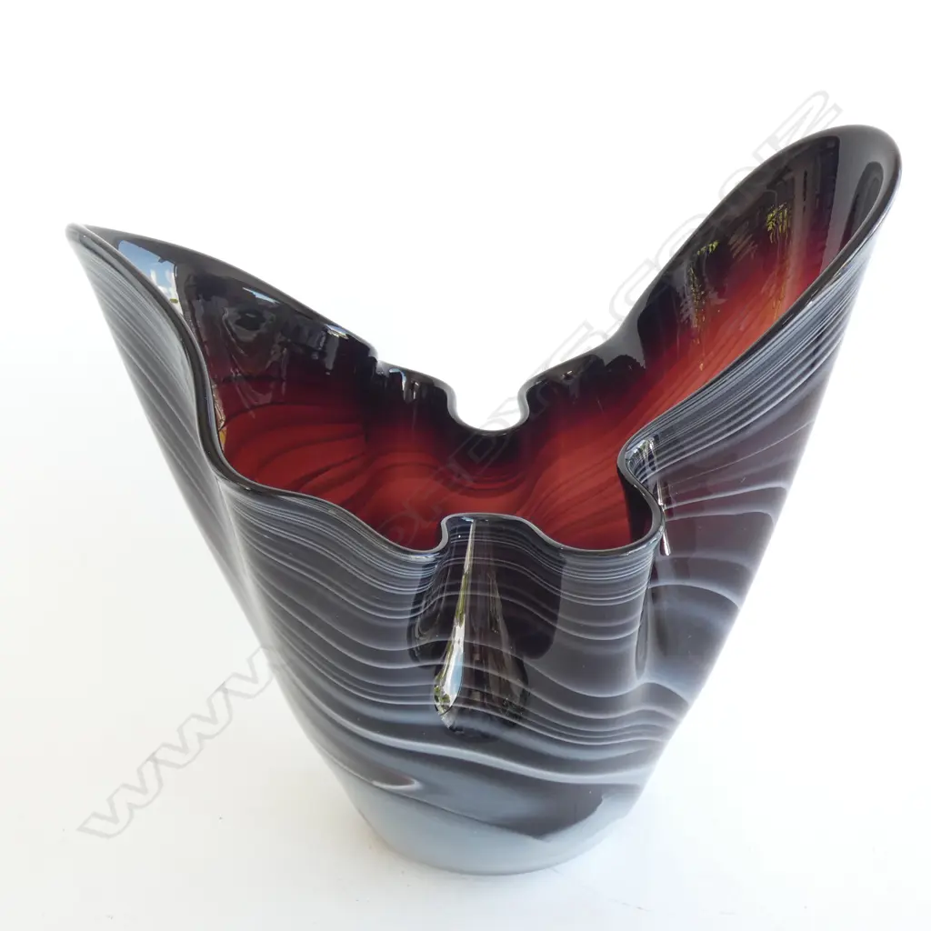 A Murano style glass vase Image 1++